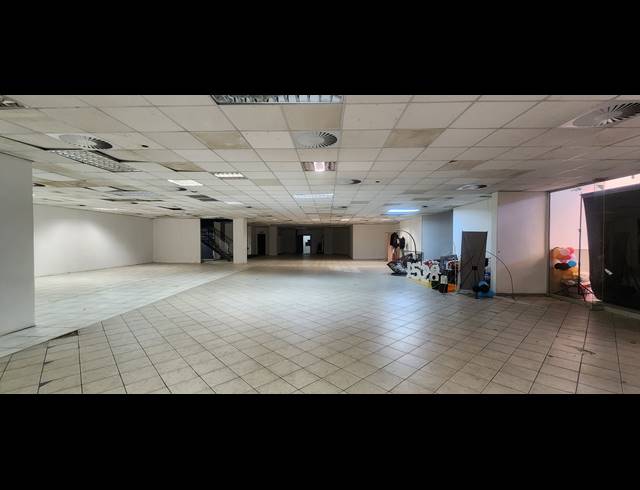573M² RETAIL TO LET IN HALFWAY HOUSE